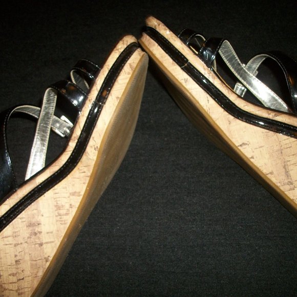 CALIFORNIA CORK WEDGE BLK PATENT SANDALS 8 & 1/2 M - Picture 3 of 6